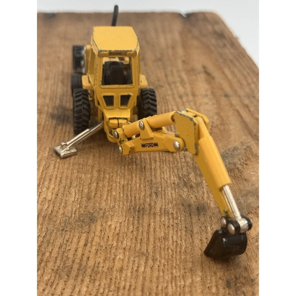 Vintage ERTL Ford Tractor Loader Backhoe Diecast Toy 2288ZD Dyersville Iowa